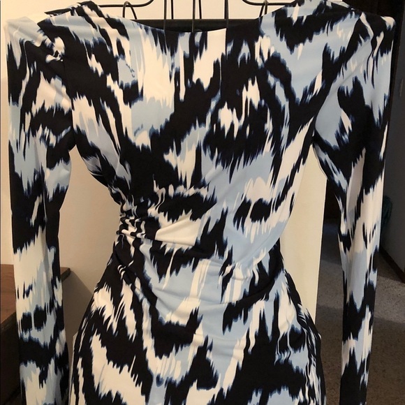 Host Pick 🎉 Jennifer Lopez Dress - Picture 6 of 8